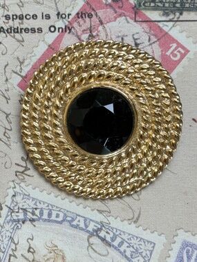VINTAGE Black Center Cabochon Rope Brooch Gold